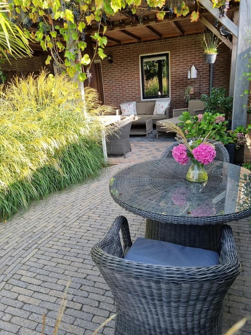 Bed And Breakfast De Dijk Zuid-Beijerland Dış mekan fotoğraf